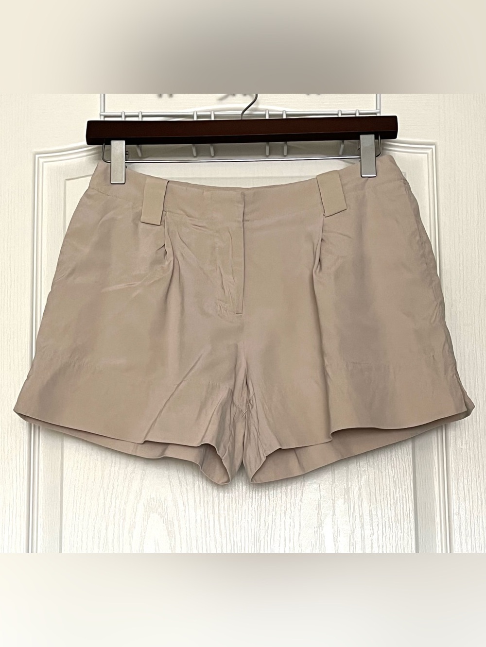Theory Silk Blend Pleated Tailored Shorts Beige Neutral Luxury Size 2